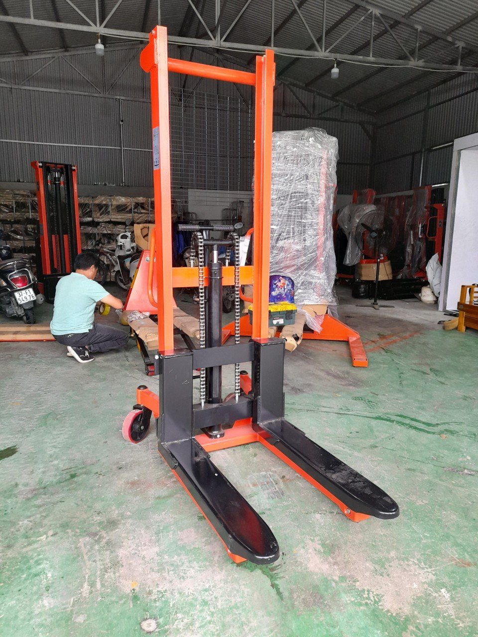 Kích thước pallet xe nâng tay