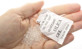 Sự thật về hạt hút ẩm tan trong nước không?